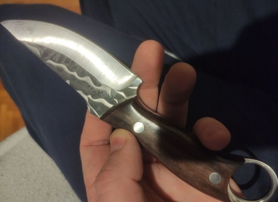 Cutit de vanatoare cu lama continuata in tot manerul,gros lama 4mm