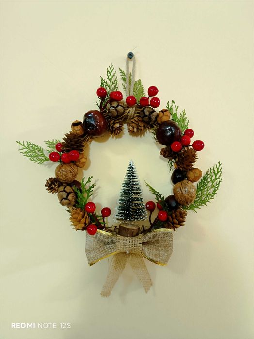 Ръчно изработен коледен венец