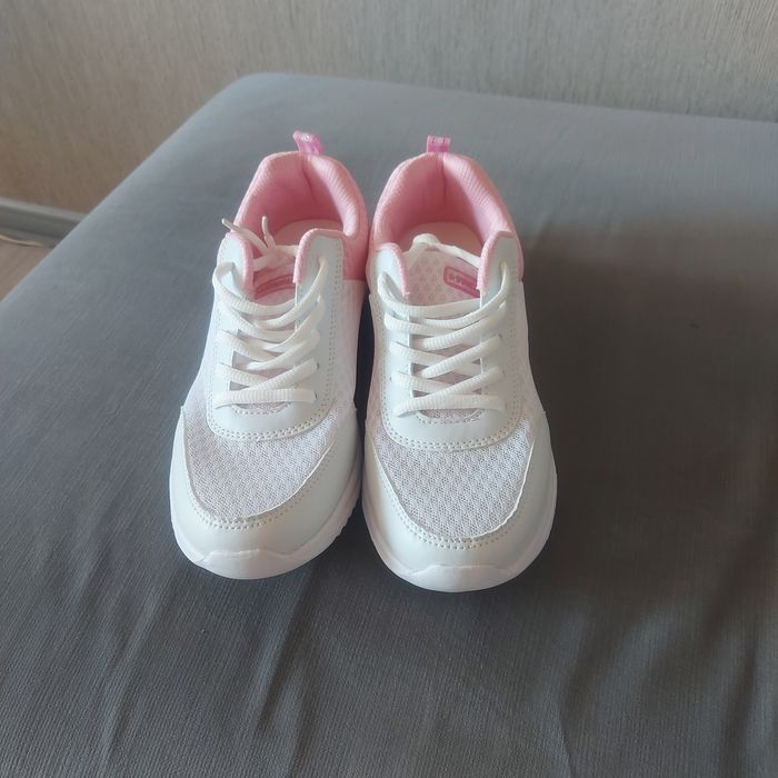 Дамски маратонки. Нови!!!