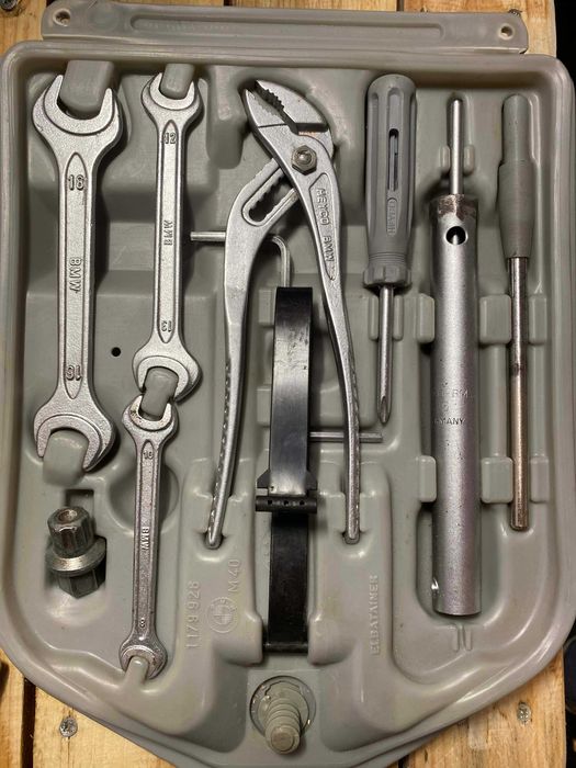 BMW E30 Trusa cu scule, cheie roti, set prezoane secrete