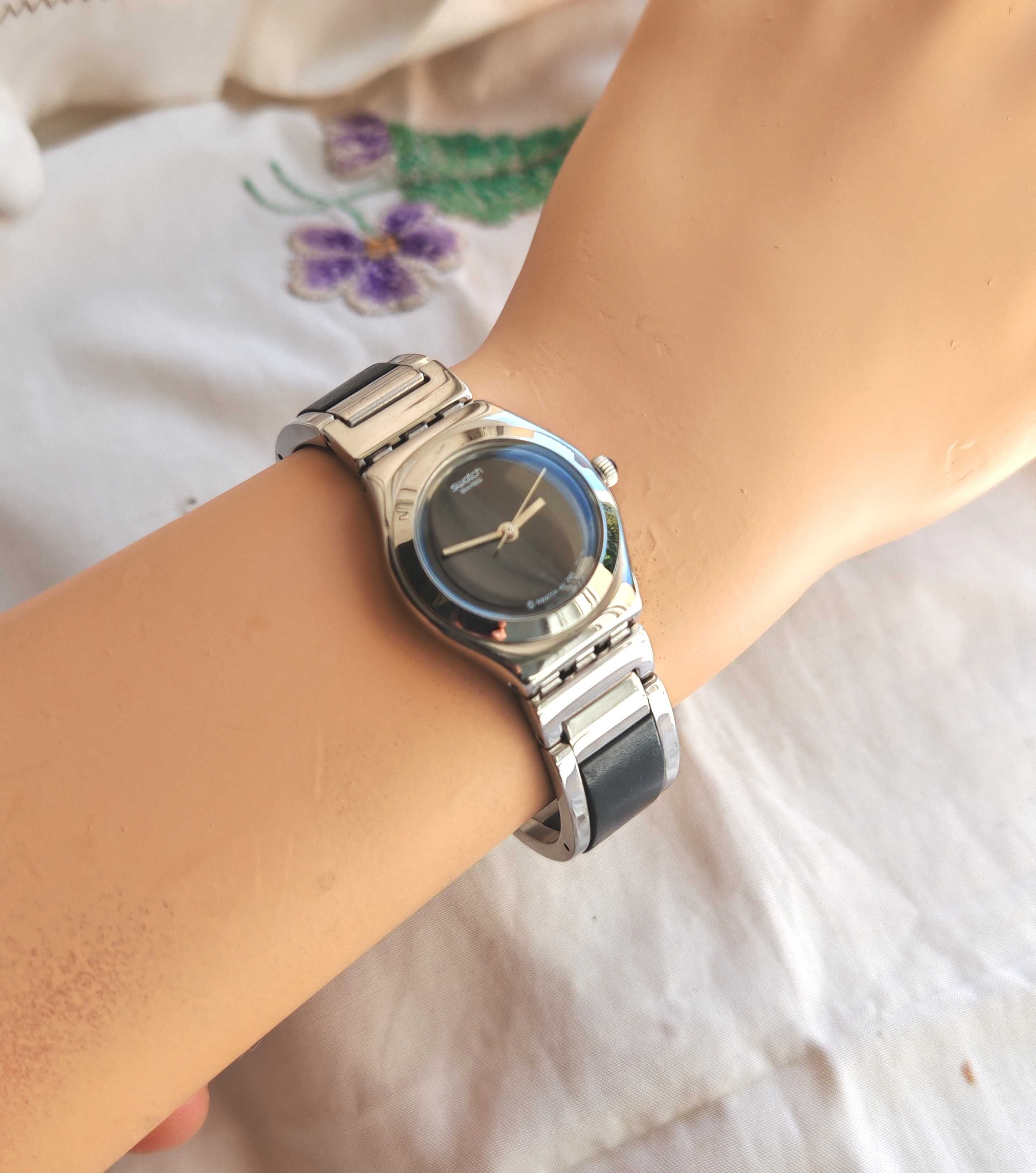 Прекрасен Луксозен Дамски Швейцарски Часовник SWATCH AG 2001