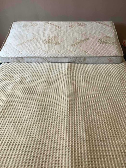 Матрак за бебешка кошара с бамбук 70/140. Цена 50лв.