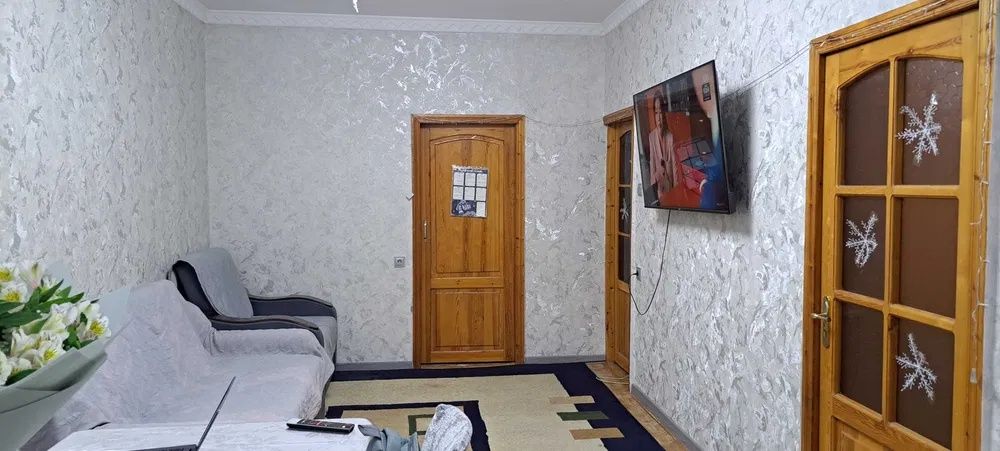 Чиланзар 8, Продаётся квартира 2/4/4, ор-р: Оптовый Рынок