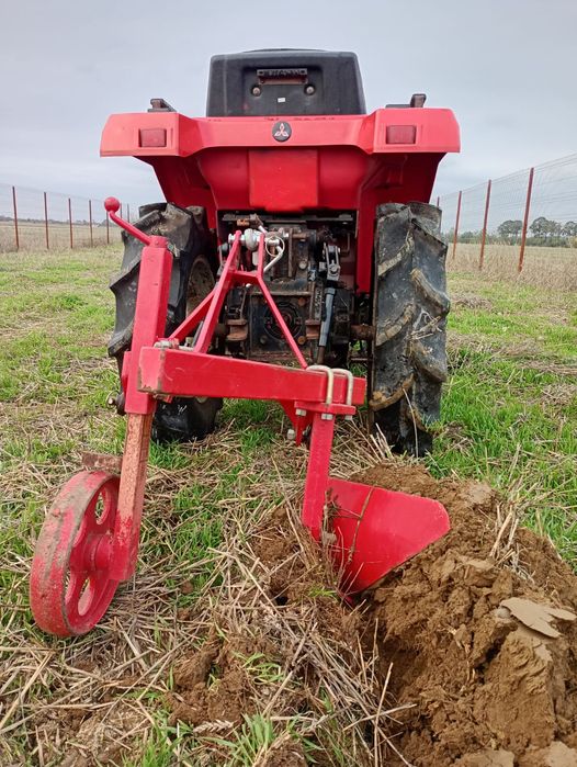 Tractor/tractoras  japonez + plug