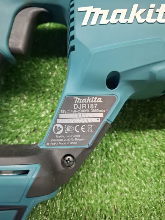Нов безчетков саблен трион на Makita DJR187 със скорости