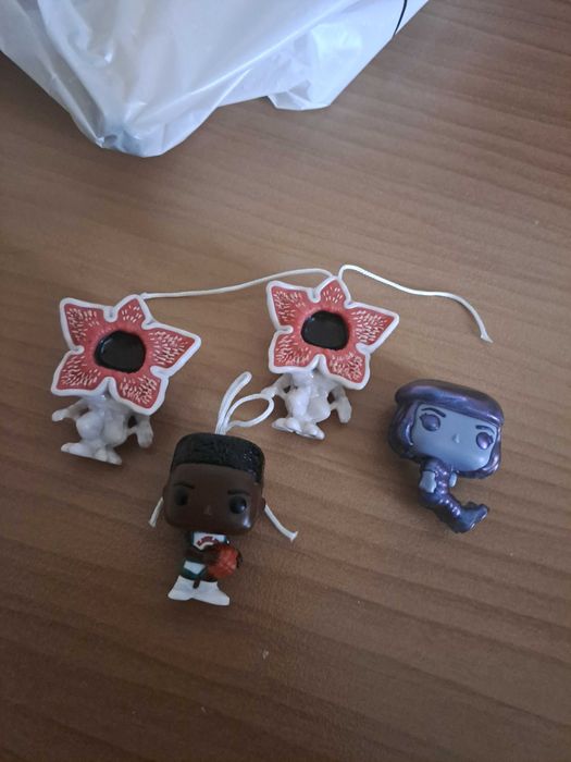 Stranger things фигурки kinder joy