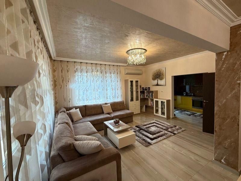 Двустаен апартамент в ж.к. Дървеница.