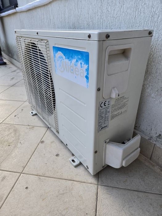 Климатик Midea 12 000 BTU (работещ, демонтиран)
