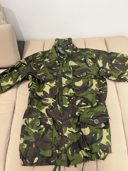 Costum camuflaj pădure