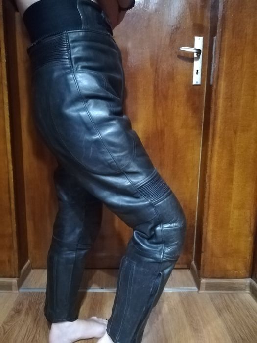 Дамски кожен мото панталон 40L