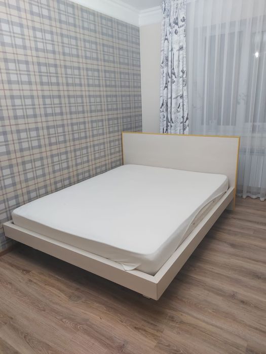 Кровать почти новая