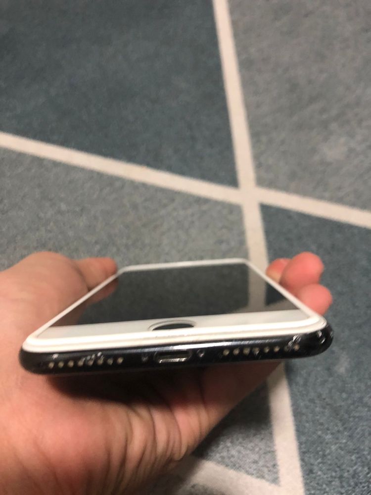 Срочна продам айфон 7+