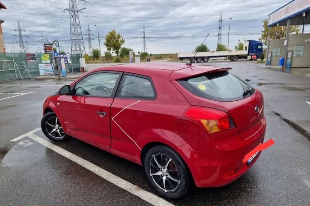 Vând Kia ceed 1.4 benzina