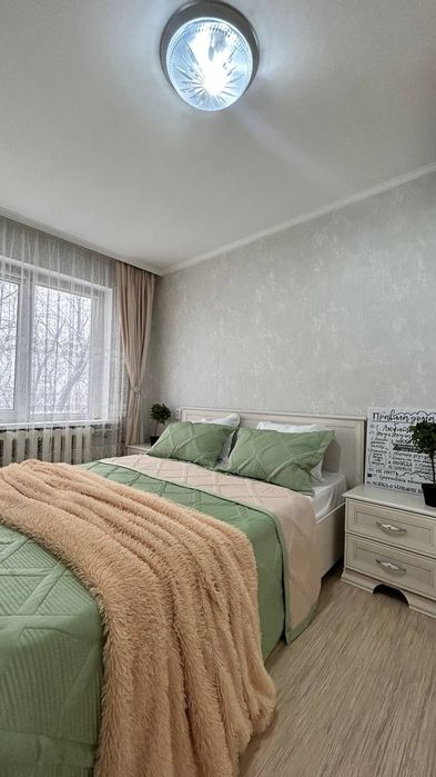 Продам двухспальную кровать с ортопедическим матрасом