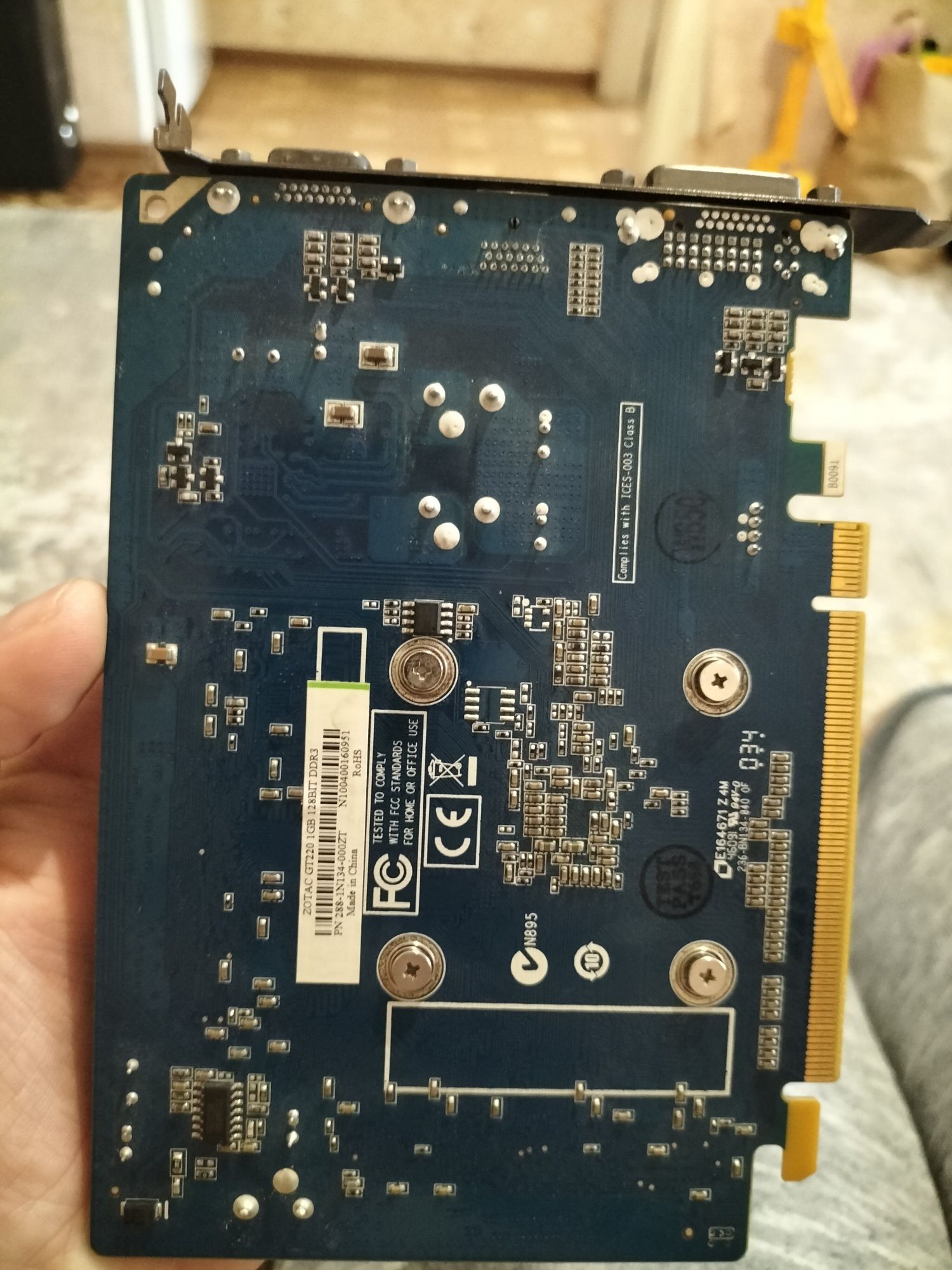 Продам видеокарту Zotac GT220