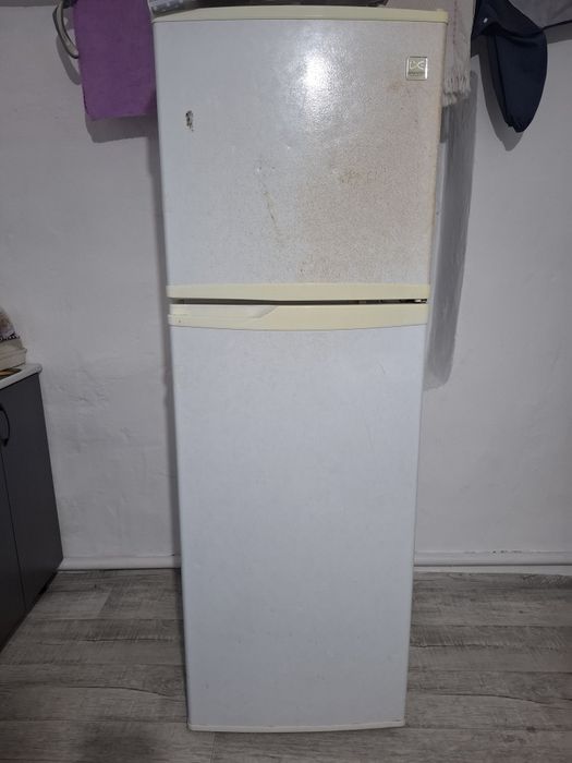 Холодильник белый