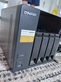 QNAP TS-453A 8GB ram 4x6TB HDD