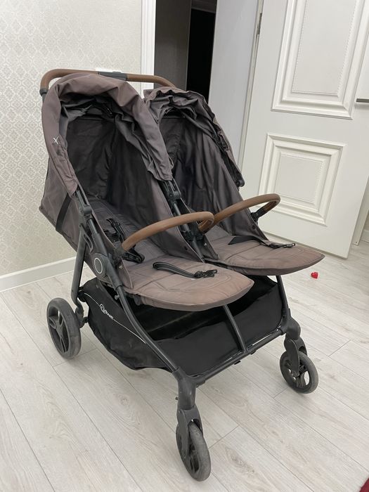 Коляска для близнецов