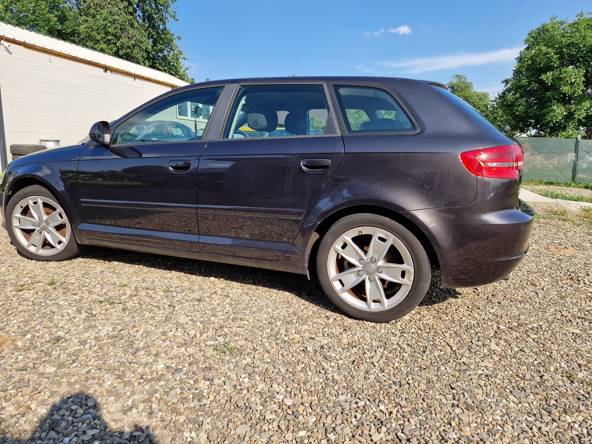 Elemente caroserie repere Audi A3 8p facelift 2010 cod culoare LZ7L