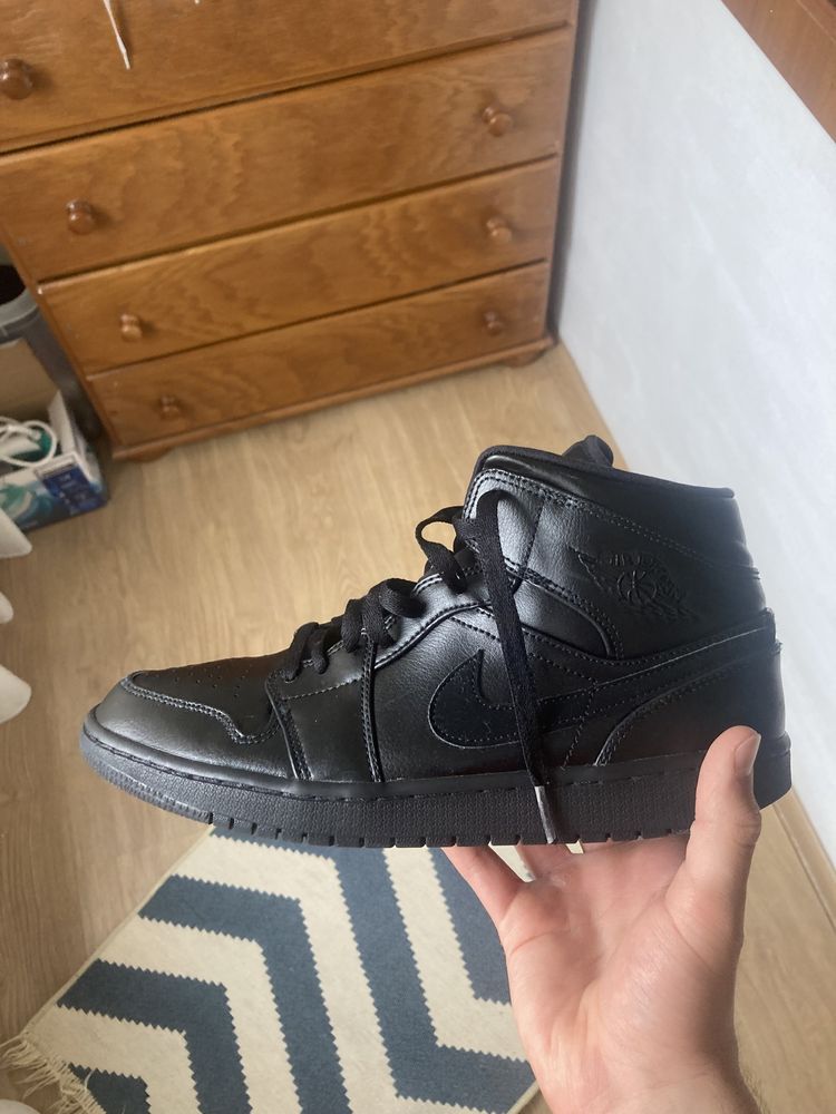 Jordan 1 mid full black