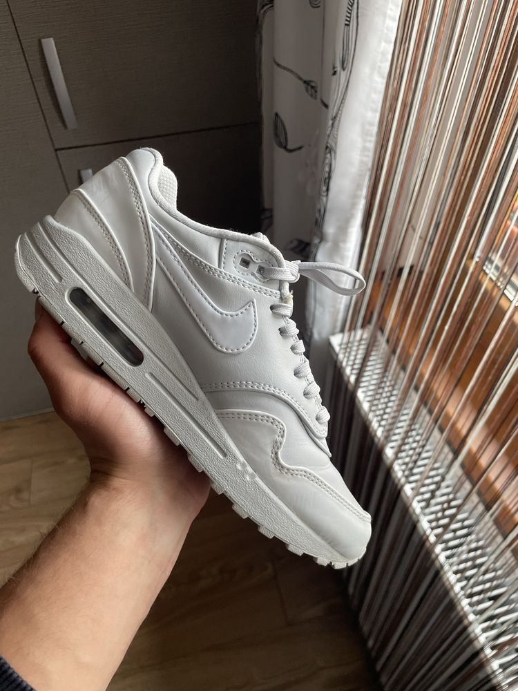 Vand nike air max fosforascenti in intineric