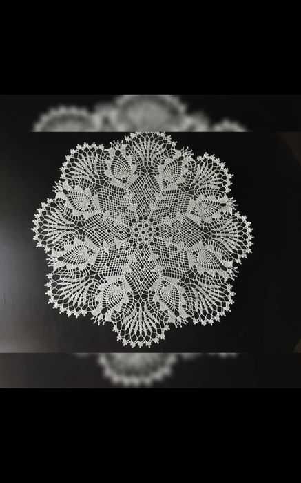 Салфетка " Белые тюльпаны". Диаметр 68 см, хлопок ". Ручная работа.