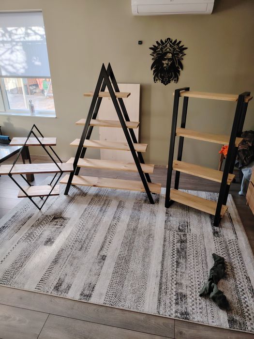 Етажерки в индустриален стил