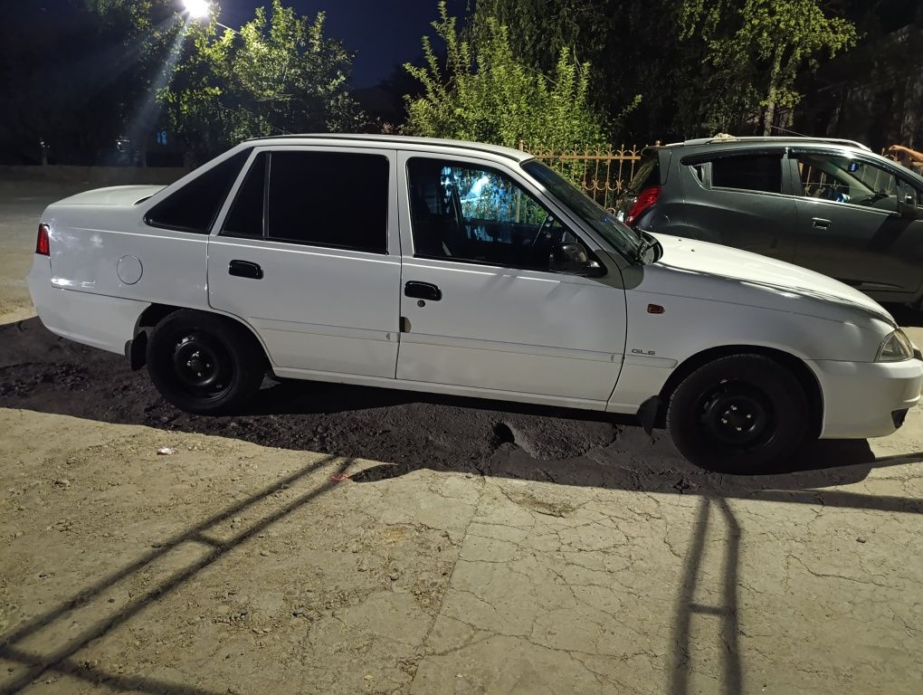 Nexia 2 avtomat 2013