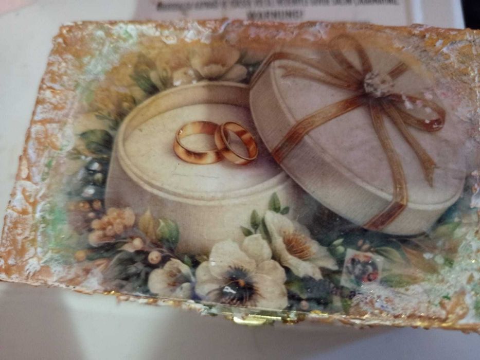 Луксозна кутийка за сватбени халки в стил бароков стил