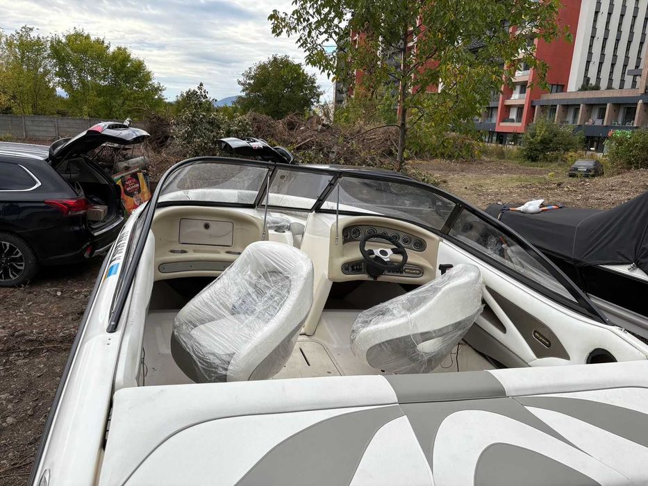 Vând o barcă Bryant 190DC cu motor Mercruiser 4.3 MPI de 210 CP