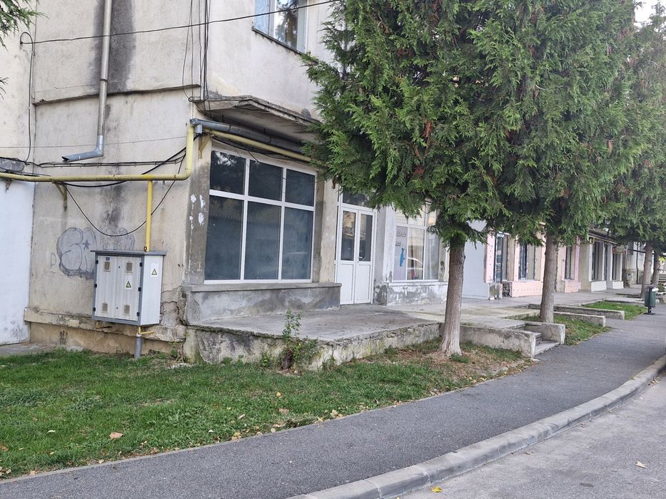 Spatiu comercial 107mp parter bloc nou Fieni.