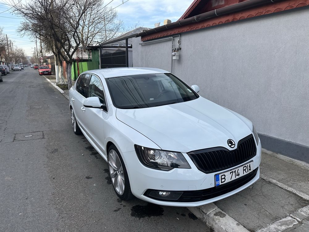 Vând skoda superb 2 facelift dsg  2015