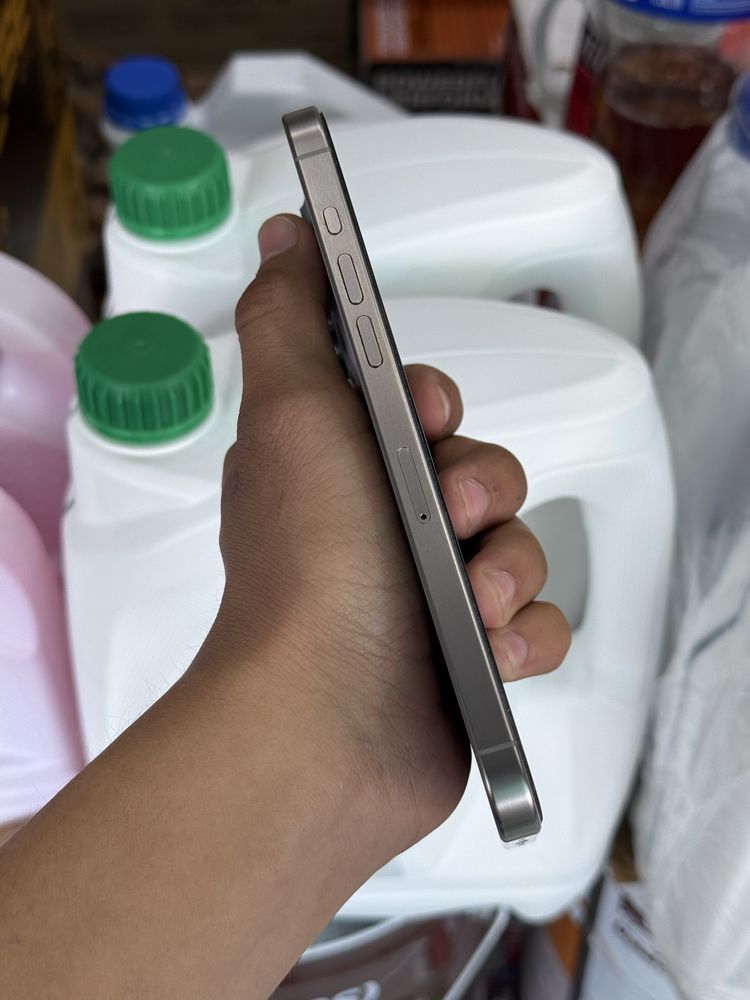 Iphone 15 pro max 256 titan 87%
