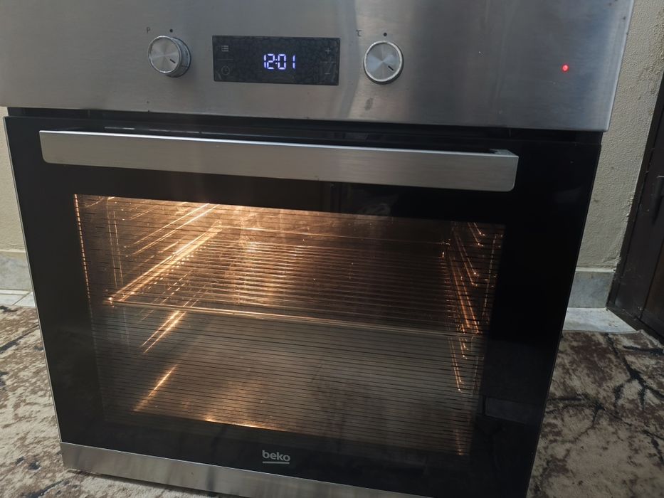 Продавам готварска печка Беко