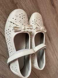 Детски  обувки за момиче бели
