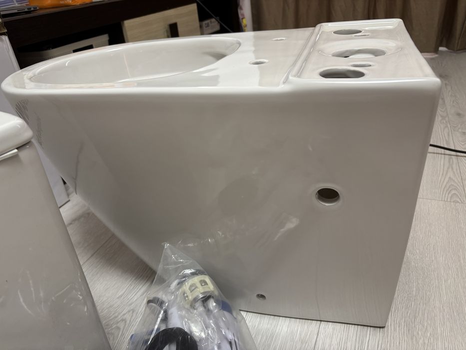Vas wc ceramica alba + rezervor+ capac soft-close. NOU!