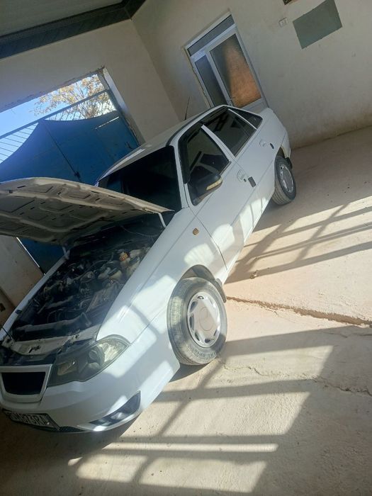 Nexia 2 xolati yaxshi yurib turgan moshina