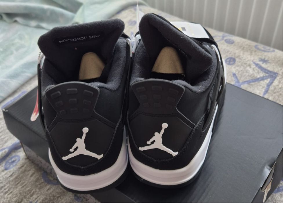 Jordan 4 white thunder