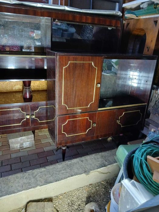 Donez gratuit două corpuri de mobilă