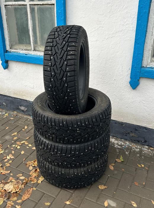 Продам зимние шипованные шины
