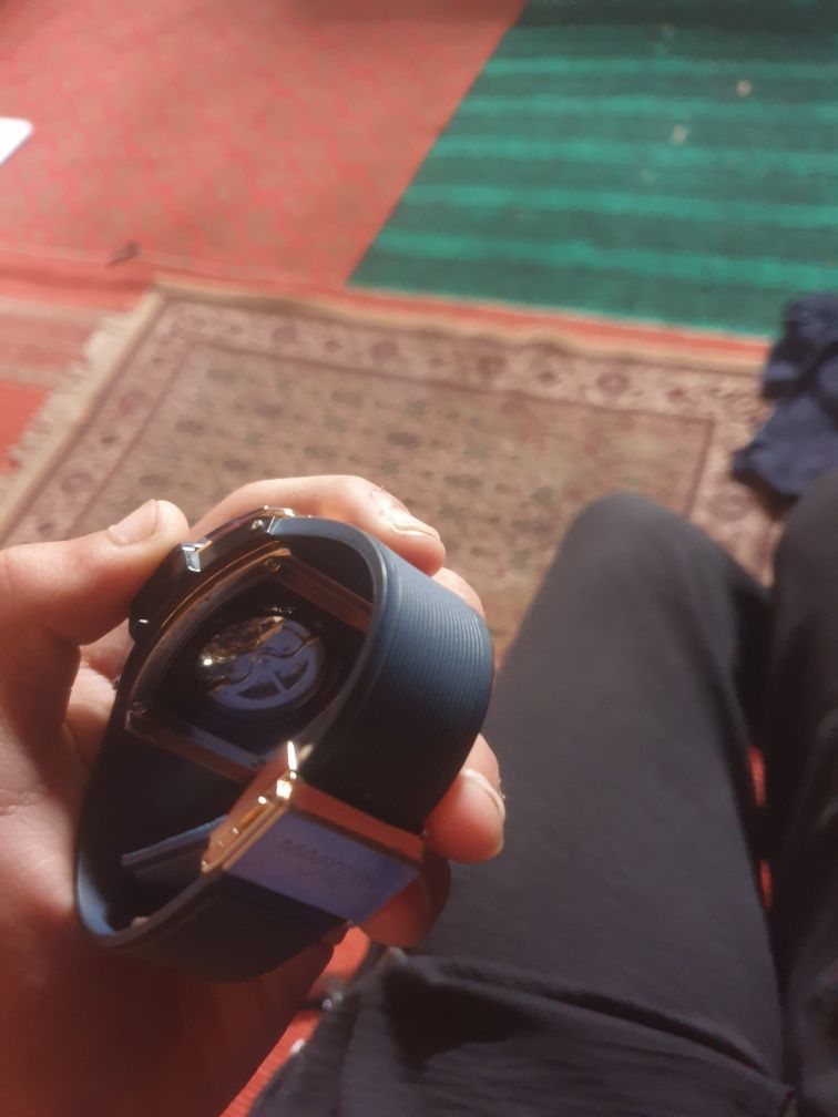Skromni soat hali ishlamagan