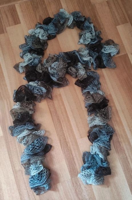 Esarfa lunga gri cu maro