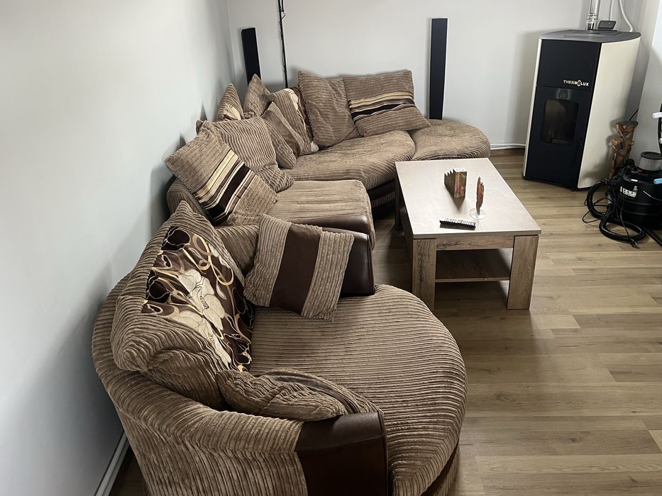 Продавам бежово-кафяв диван