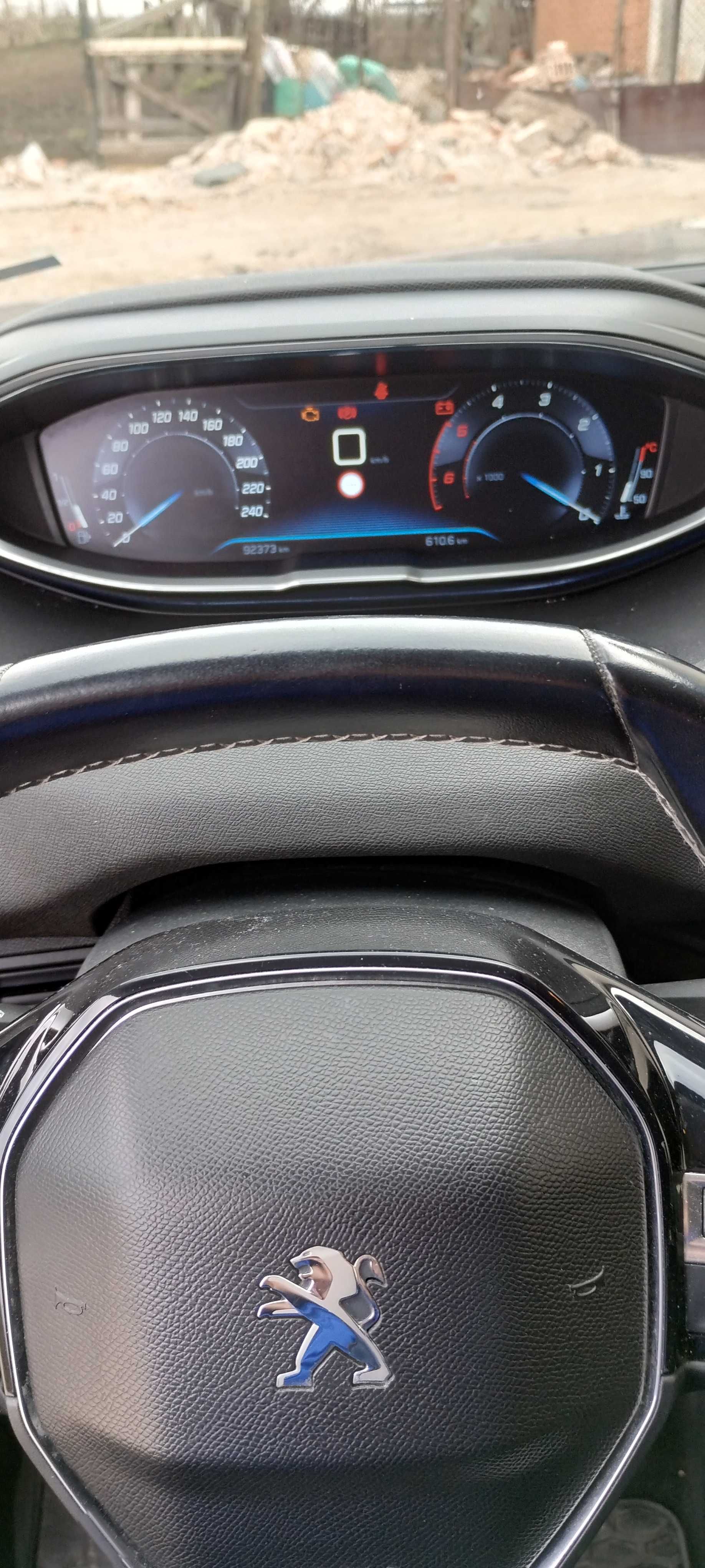 Продавам Пежо 3008