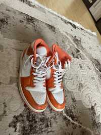 Jordan 1 Mid Metalic Orange