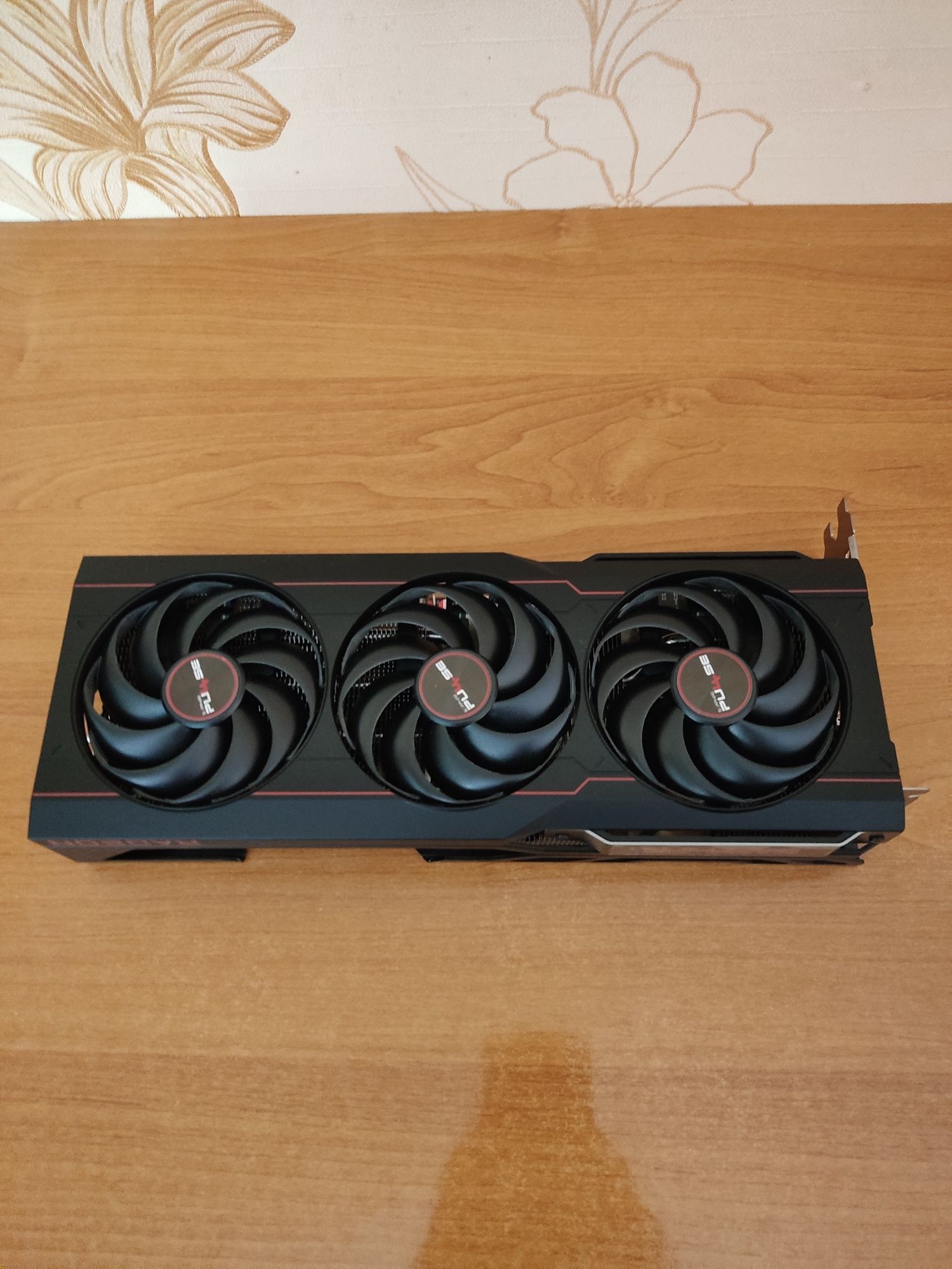 Продавам видеокарта AMD Radeon Sapphire Pulse RX 6800.