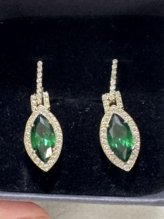 Золотые серьги изумруд