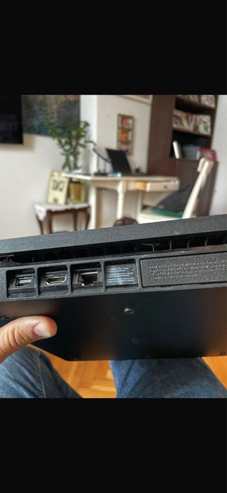 Playstation 4 slim