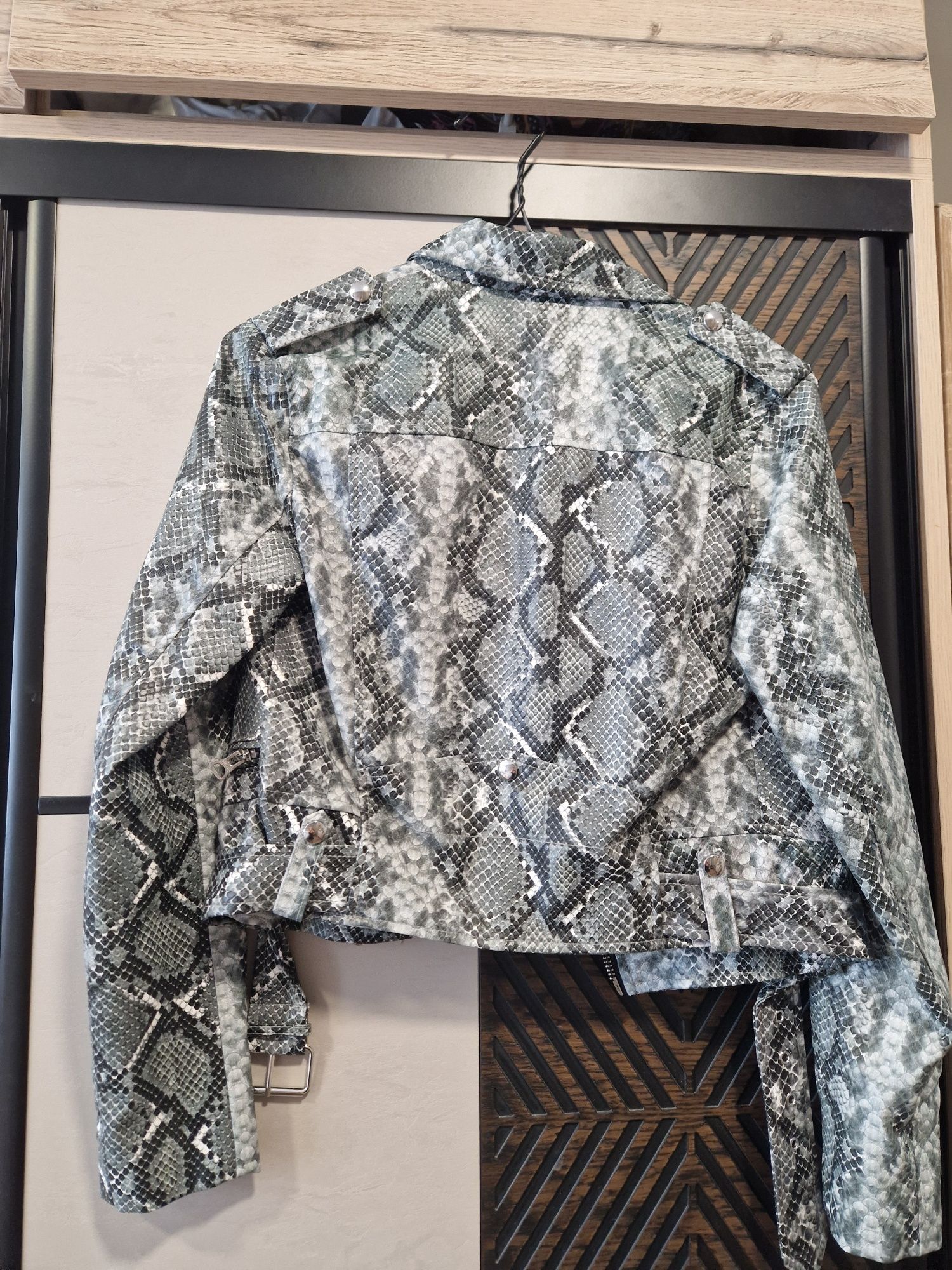 Дамско кожено яке Bershka
