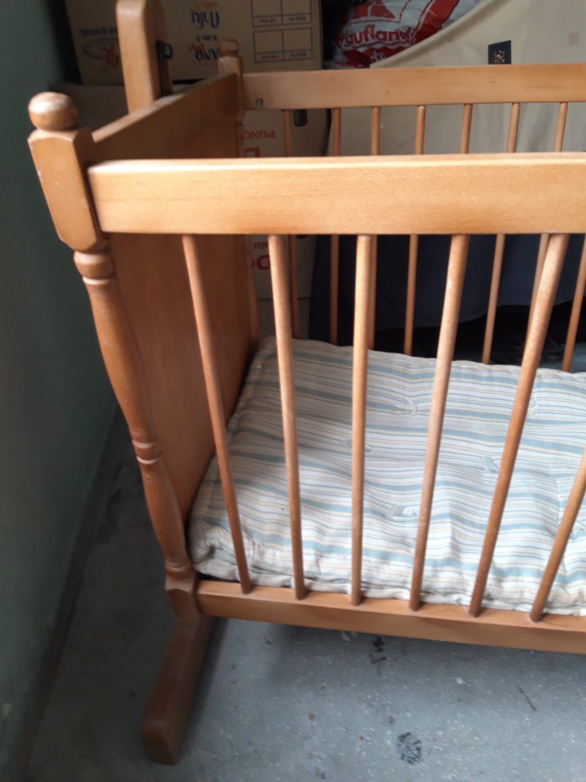 Pătuț pentru bebe din lemn 120 cm tip leagăn